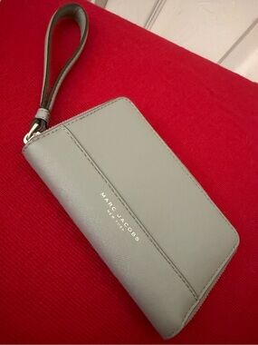 Marc Jacobs wristlet wallet